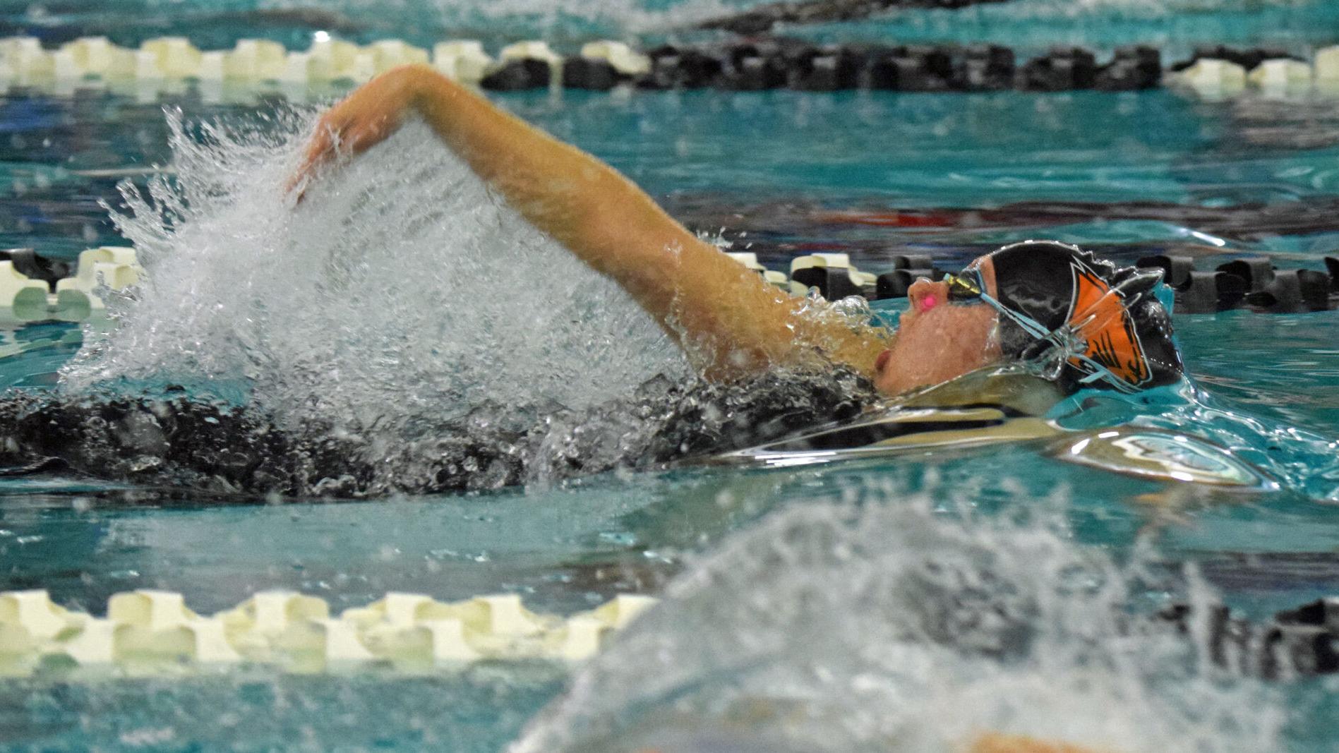 Oregon standout girls swimmer commits to Big Ten program